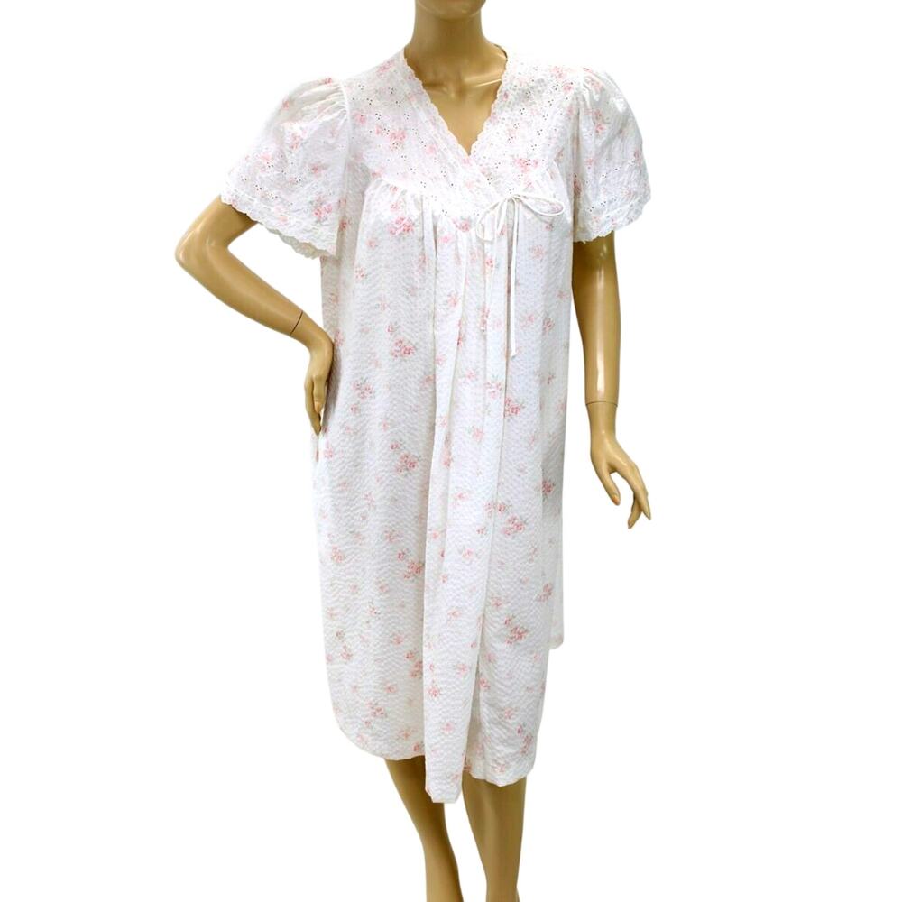Vintage White Seersucker Pink Flowers Large House dress Coat Robe zipper front